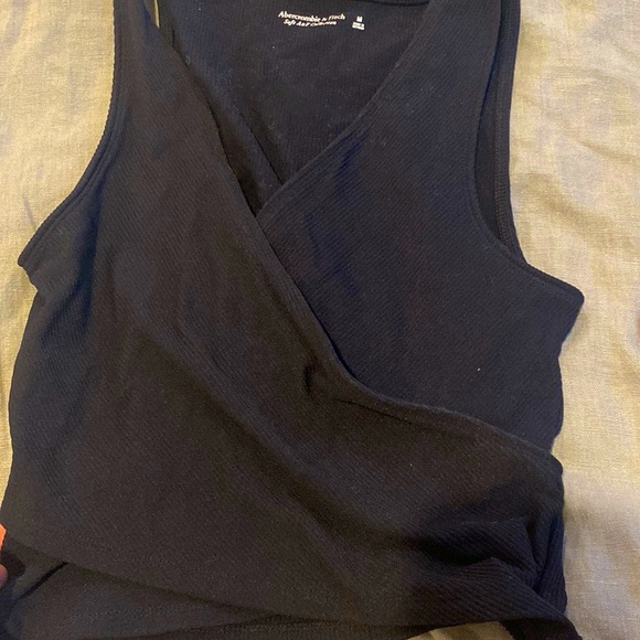unworn cross tank A&F - Picture 3 of 7